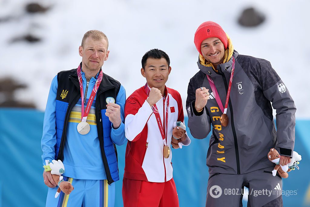 Епічний фініш і різниця 0,2 секунди: український біатлоніст драматично програв "золото" Паралімпіади