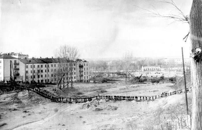 Потік пульпи знищував все на своєму шляху: 65 років тому у Києві сталась Куренівська трагедія. Фото