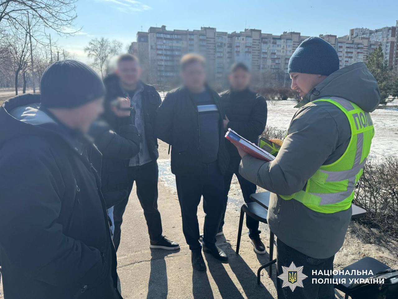 Обіцяв ухилянту виїзд за кордон у статусі священника: у Києві затримали зловмисника. Фото