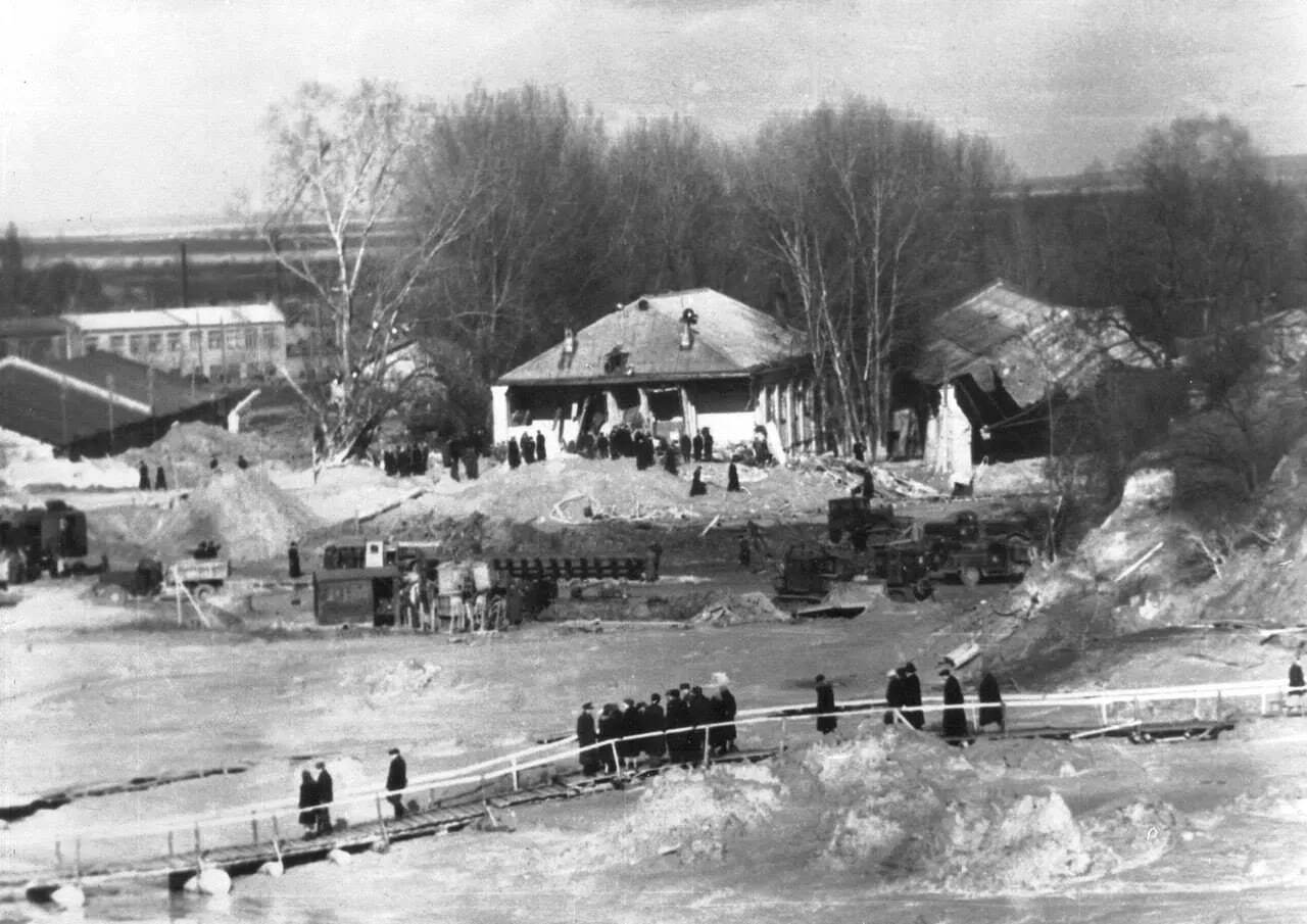 Потік пульпи знищував все на своєму шляху: 65 років тому у Києві сталась Куренівська трагедія. Фото