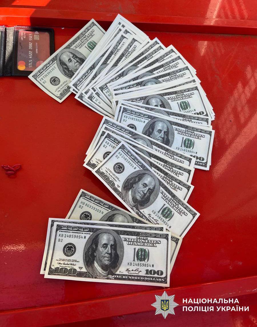 Обіцяв ухилянту виїзд за кордон у статусі священника: у Києві затримали зловмисника. Фото