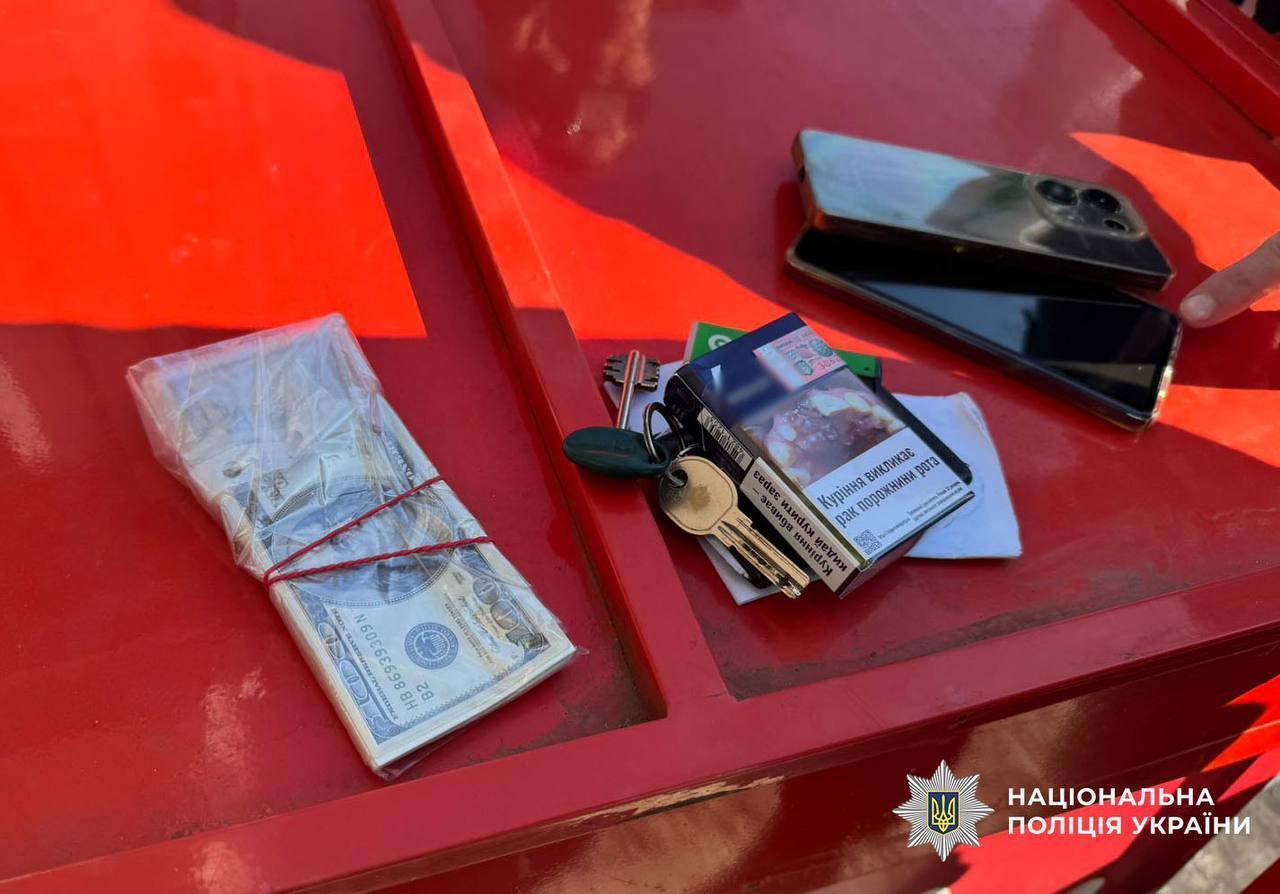 Обіцяв ухилянту виїзд за кордон у статусі священника: у Києві затримали зловмисника. Фото