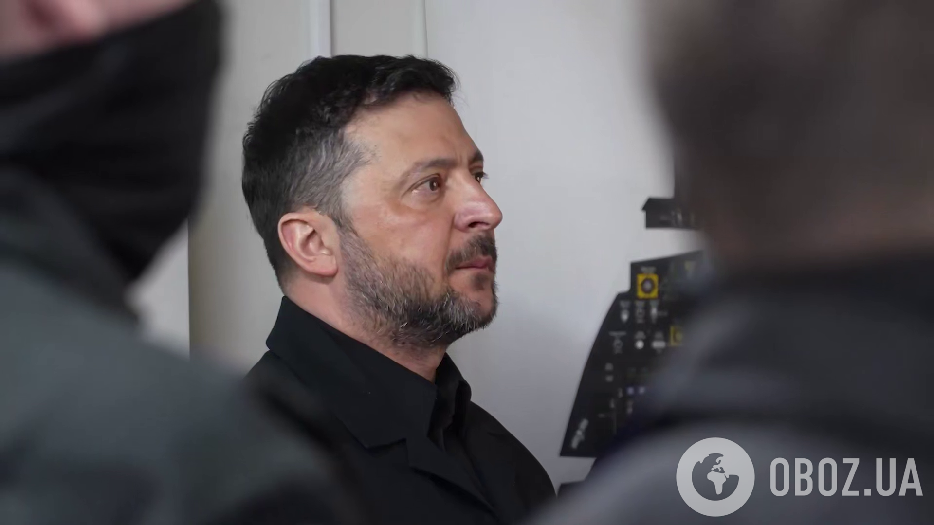 "Працюємо для захисту неба": Зеленський зустрівся з українськими пілотами, які опановують F-16. Фото, відео