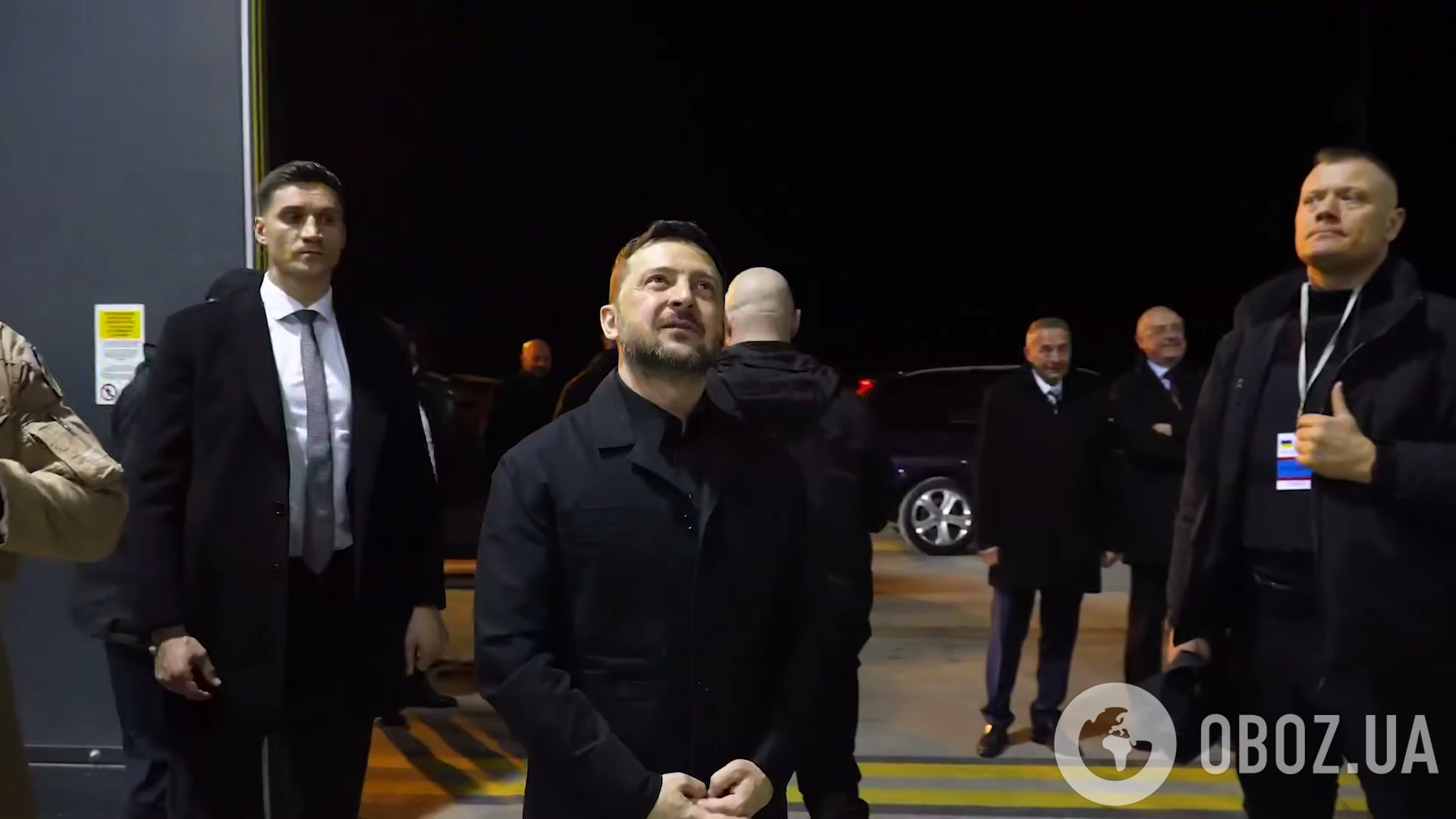 "Працюємо для захисту неба": Зеленський зустрівся з українськими пілотами, які опановують F-16. Фото, відео