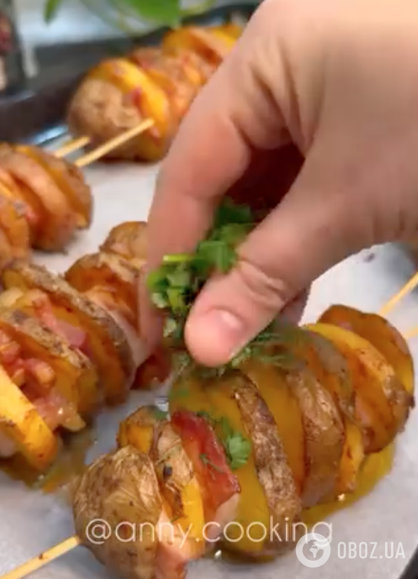 Як із печі: смачна запечена картопля із салом для вечері