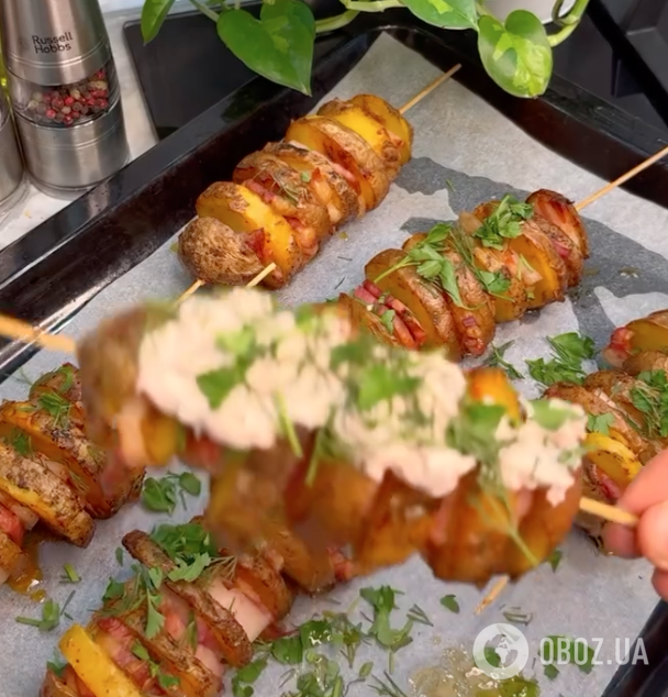 Як із печі: смачна запечена картопля із салом для вечері