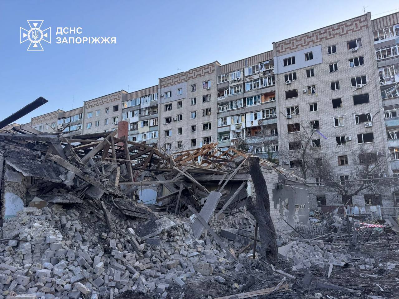Росія атакувала КАБами житловий квартал Запоріжжя: є руйнування, загиблий і поранені. Фото і відео