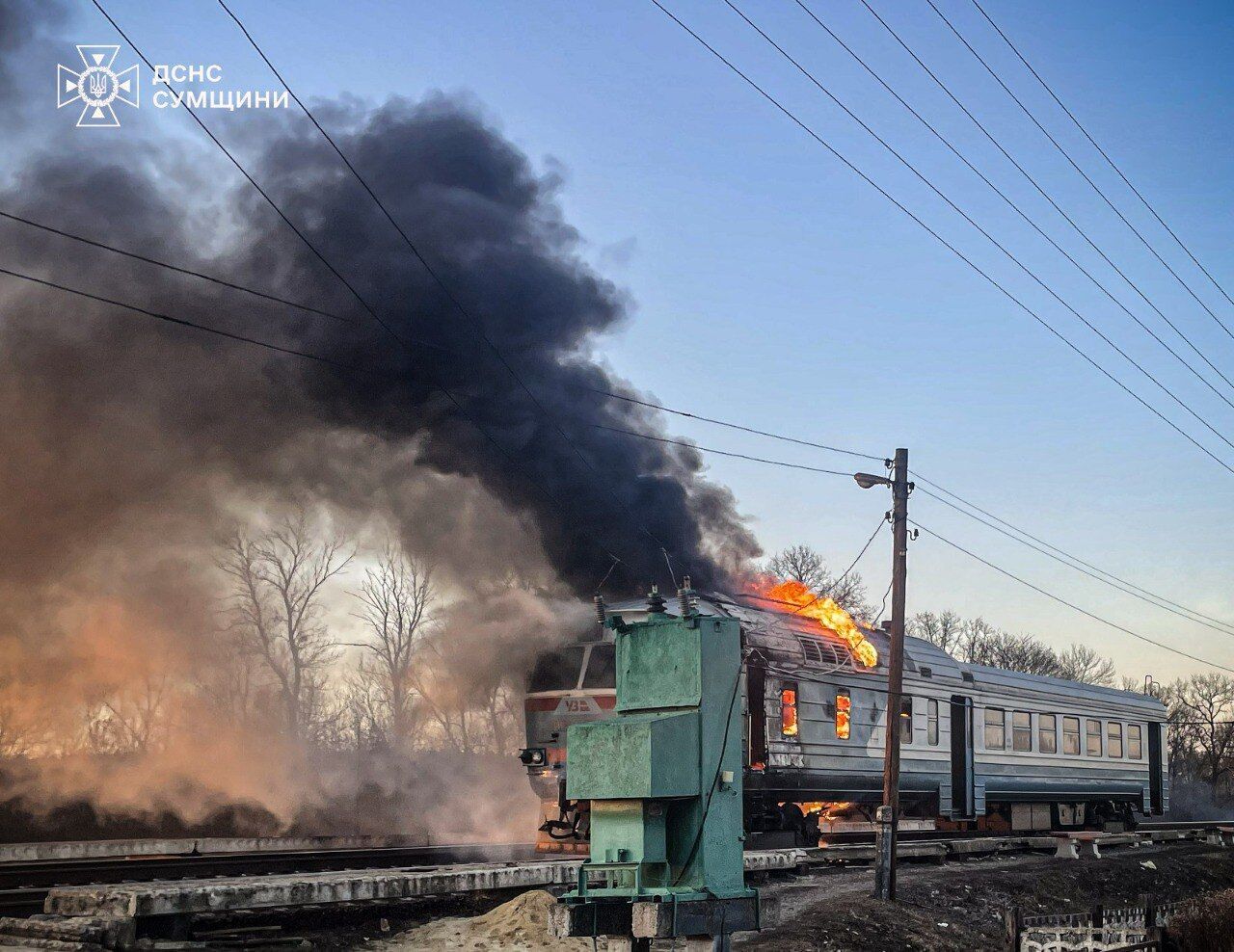 На Сумщині російський БпЛА вдарив по приміському потягу: "Укрзалізниця" тимчасово змінила маршрути. Фото і відео