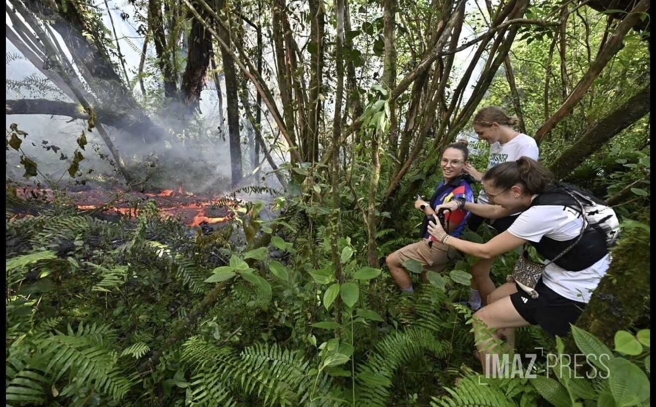 В Индийском океане месяц продолжается извержение вулкана: километровые потоки лавы полностью парализовали движение. Фото и видео