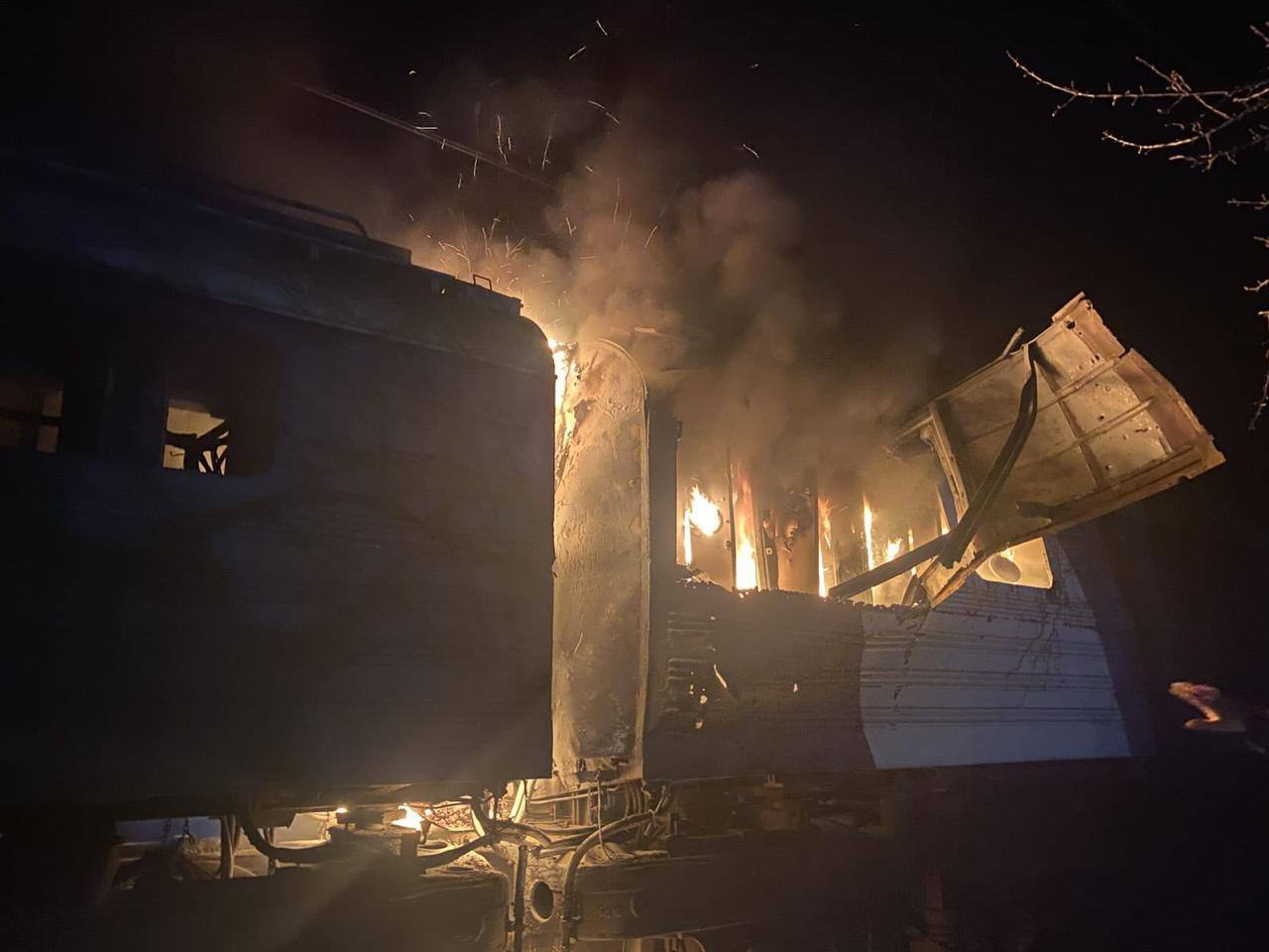На Харківщині окупанти атакували безпілотником потяг УЗ: є постраждалі. Фото