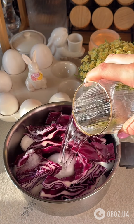 Як пофарбувати яйця на Великдень в блактний колір: знадобиться один натуральний компонент