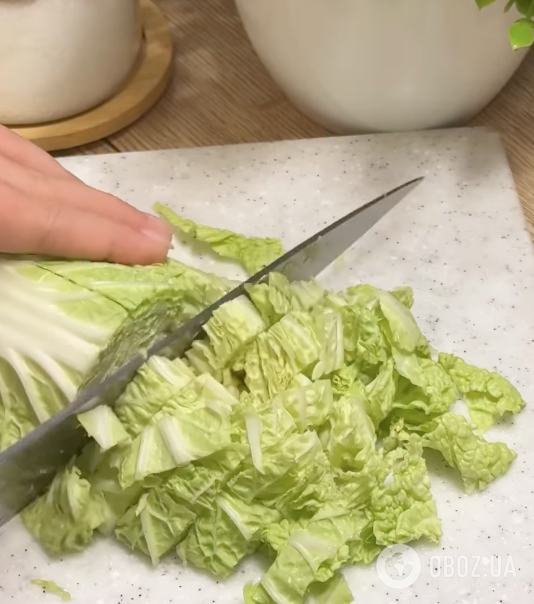 Корисний салат із пекінської капусти "Галя балувана": ділимося оригінальним рецептом