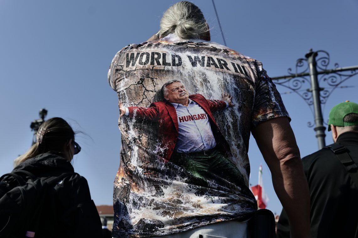 Демонстрация силы перед выборами? В Будапеште прошли массовые митинги сторонников и противников Орбана. Видео