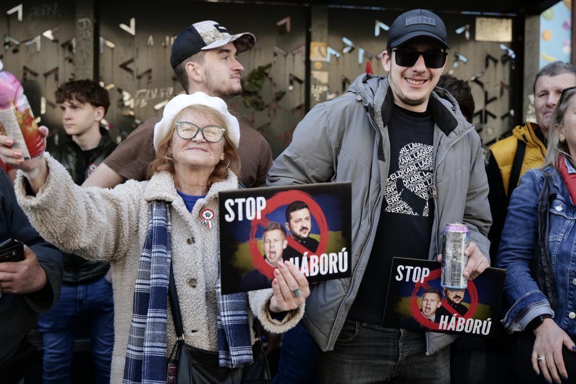 Демонстрация силы перед выборами? В Будапеште прошли массовые митинги сторонников и противников Орбана. Видео