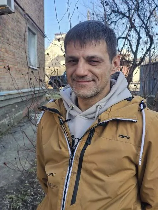 В Харькове мужчина спас из ледяного водоема четырех детей и потерял сознание: что о нем известно