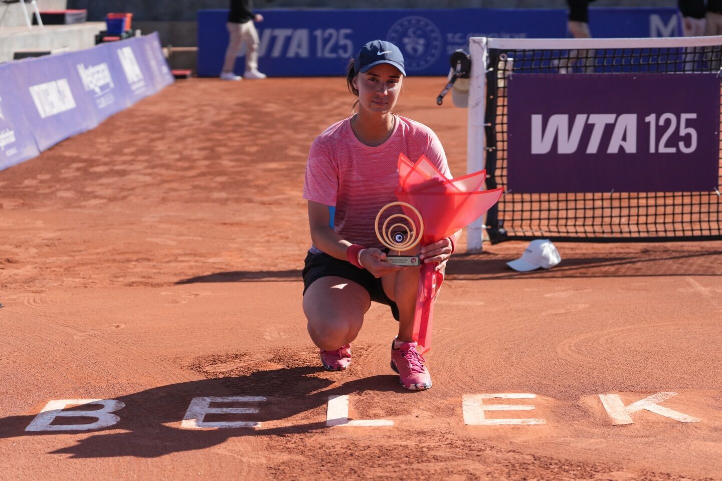 Украинская теннисистка с разгромом выиграла второй подряд престижный турнир. Видео