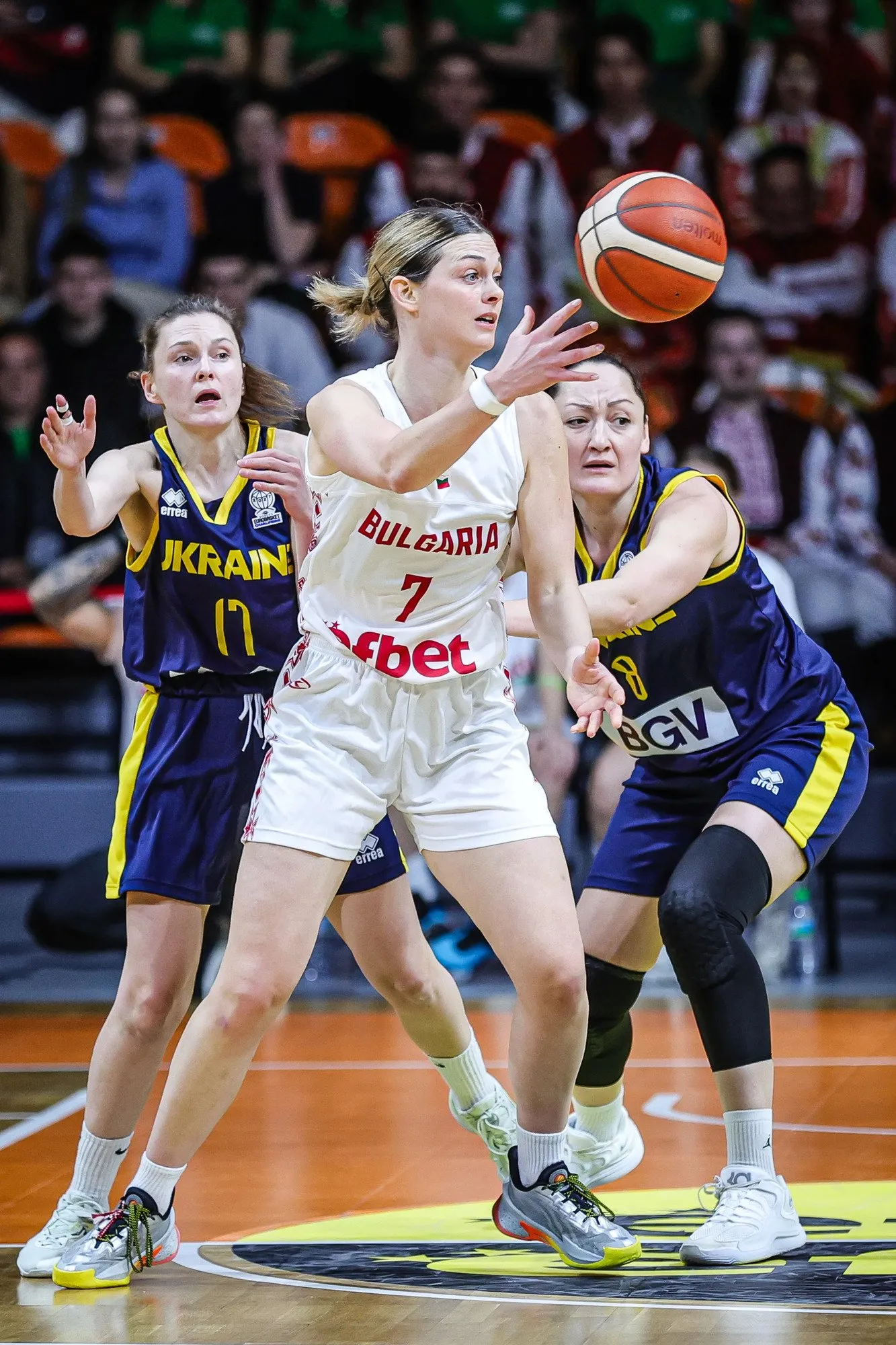 "Вони корчилися від болю": тренер збірної України розповів про незрозумілі рішення суддів, брудну гру болгарок і ключові помилки у відборі до ЧЄ-2027