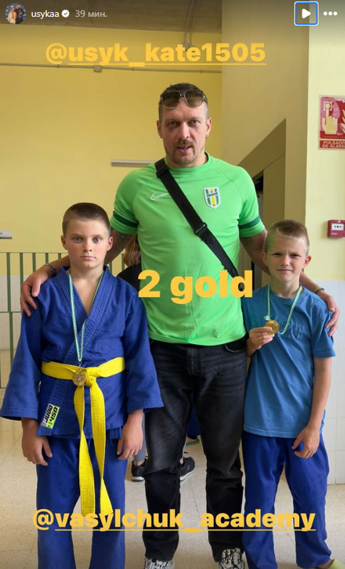 "Цілує ікону". Усик зізнався, що в нього відбувається в родині