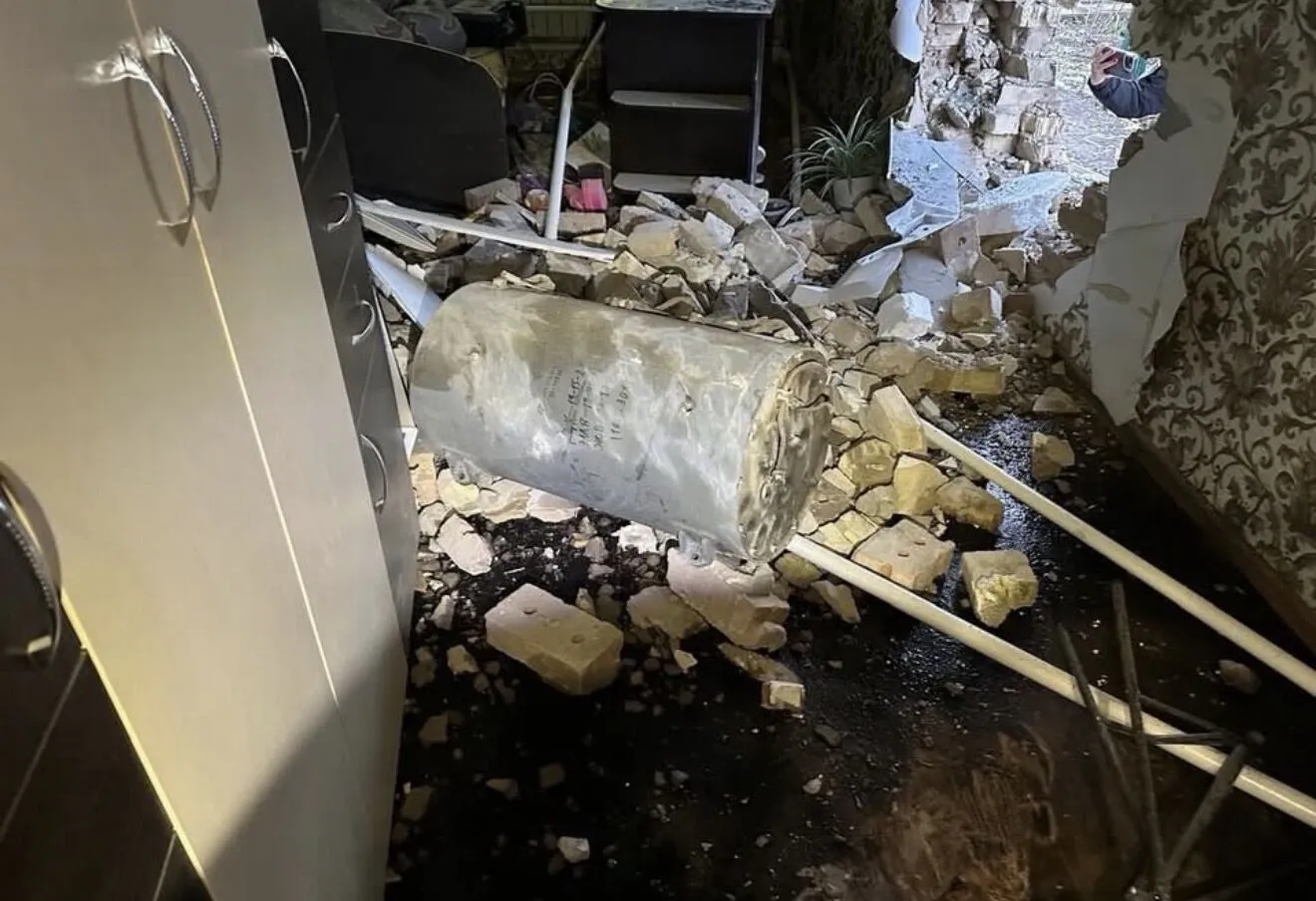 У Василькові бойова частина від ракети Х-101 влетіла прямо в спальню до 19-річної дівчини