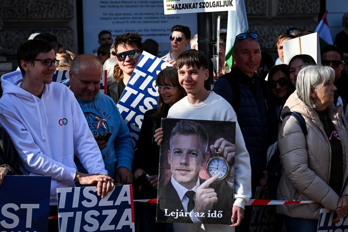 Демонстрация силы перед выборами? В Будапеште прошли массовые митинги сторонников и противников Орбана. Видео