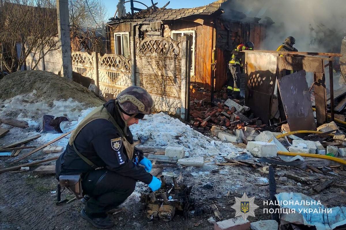 На Сумщині ворожий КАБ влучив у відділення звʼязку: постраждали дві жінки
