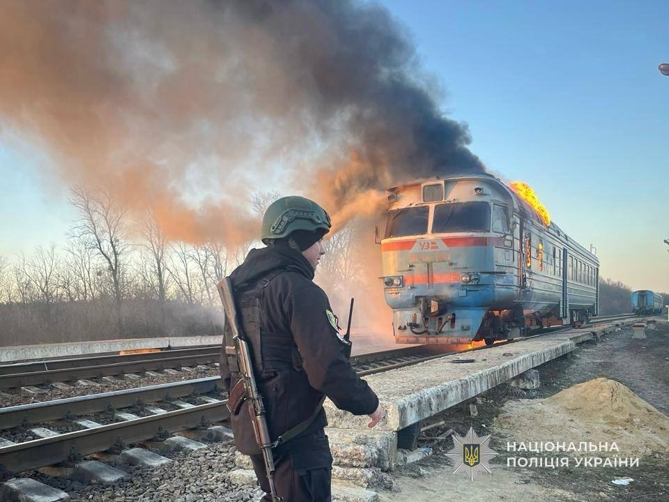 На Сумщині ворожий КАБ влучив у відділення звʼязку: постраждали дві жінки