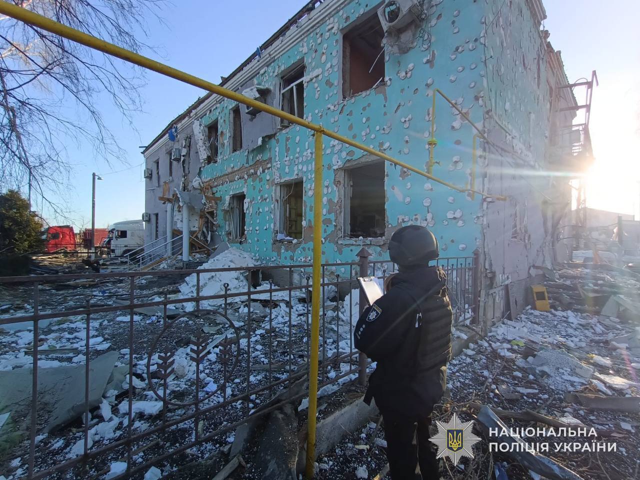 На Сумщині ворожий КАБ влучив у відділення звʼязку: постраждали дві жінки