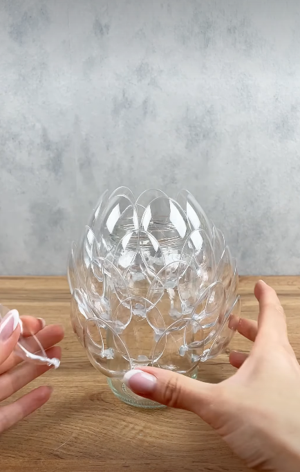 Як власноруч зробити вазу з імітацією луски: лайфхак, з яким упораються навіть діти