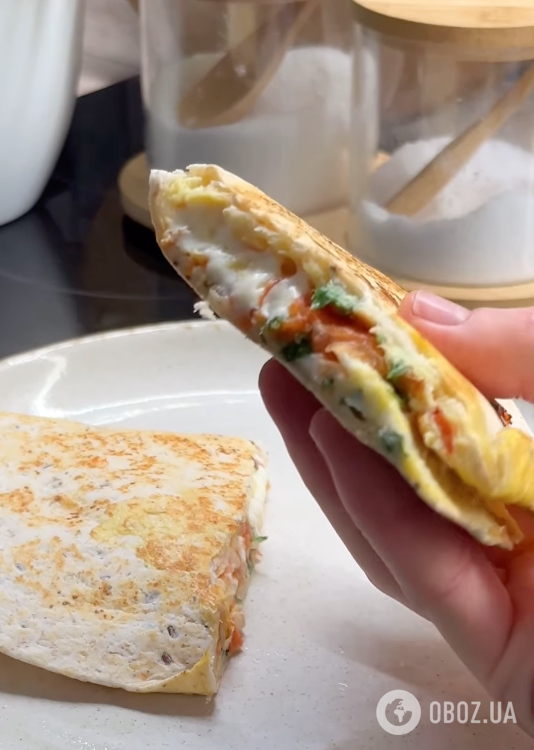 Что приготовить из лаваша и яиц для сытного и полезного завтрака: делимся рецептом блюда за 2 минуты