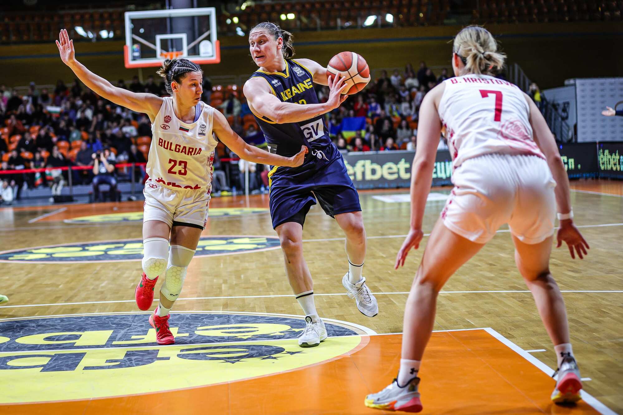 "Вони корчилися від болю": тренер збірної України розповів про незрозумілі рішення суддів, брудну гру болгарок і ключові помилки у відборі до ЧЄ-2027