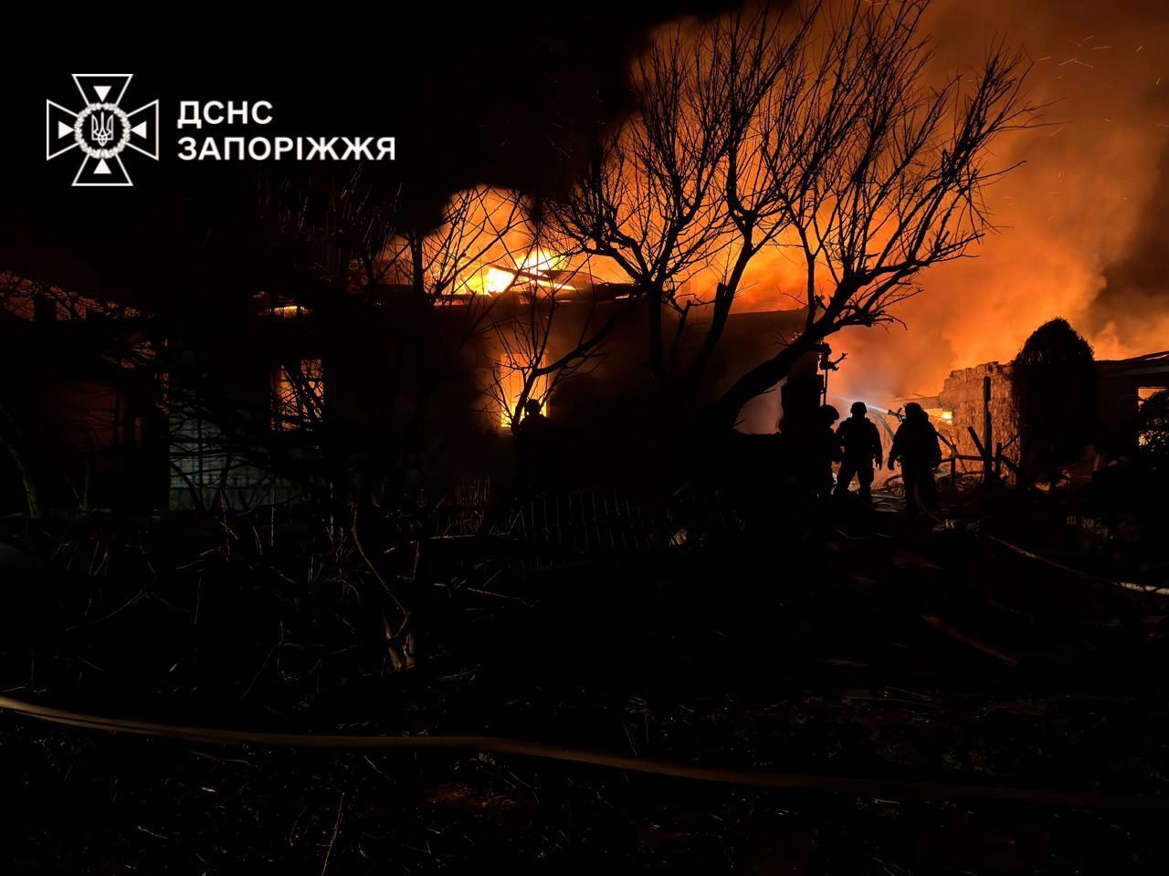 "Бабуся дуже кричала": мешканці Запоріжжя розповіли про російську атаку і її наслідки. Фото і відео