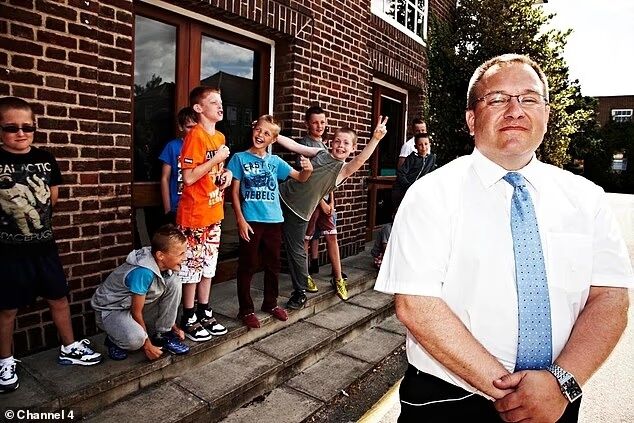 Як склалося життя "найнеслухнянішої дитини Британії": має власну школу розвитку і заробляє майже $480 тисяч на рік. Фото до та після