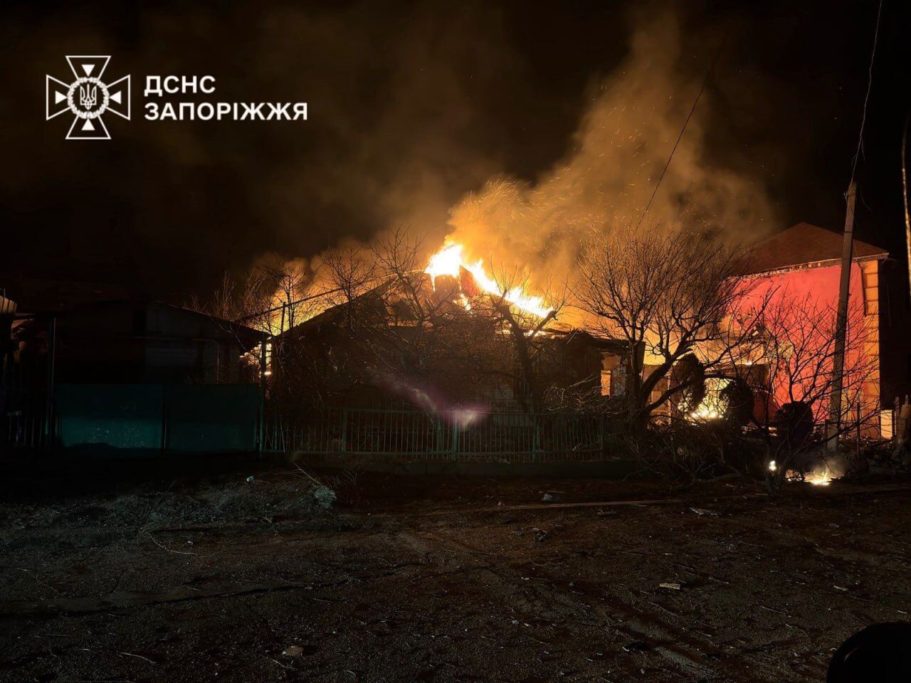 "Бабуся дуже кричала": мешканці Запоріжжя розповіли про російську атаку і її наслідки. Фото і відео