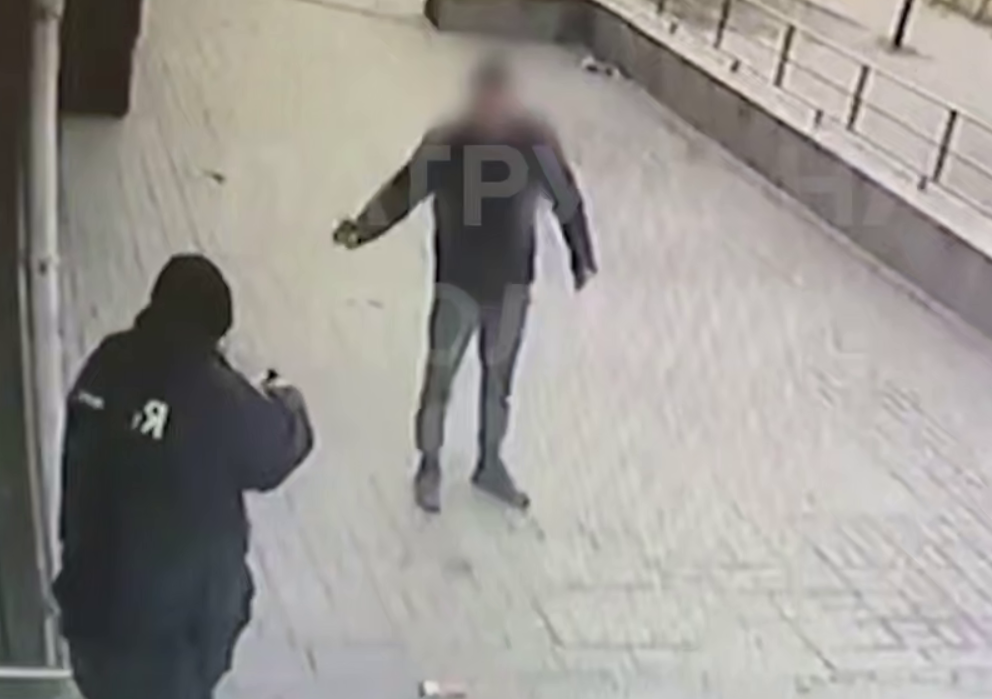 В Запорожье полицейский применил оружие против нападавшего, мужчину нашли мертвым: подробности инцидента. Видео
