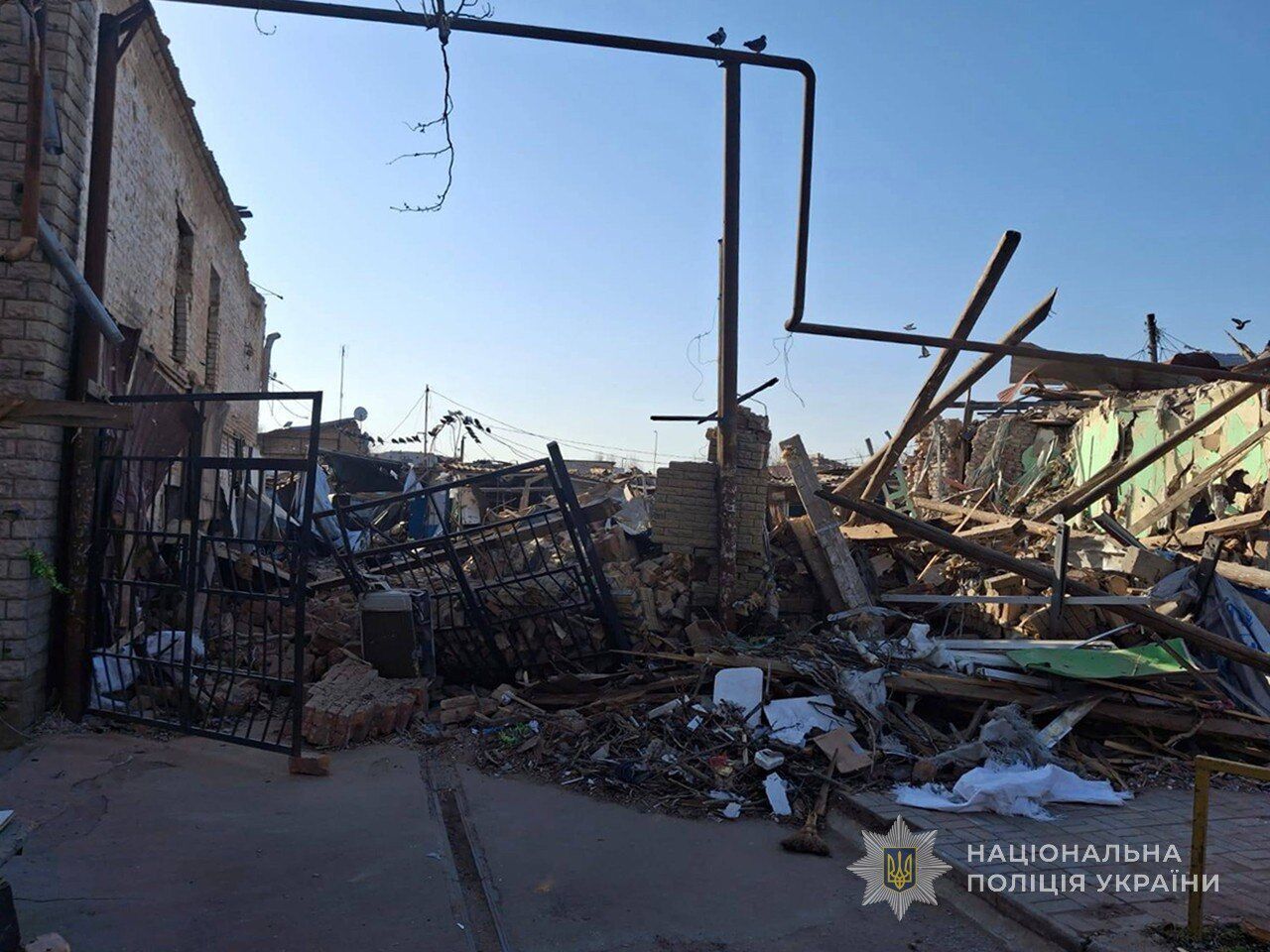 "Бабуся дуже кричала": мешканці Запоріжжя розповіли про російську атаку і її наслідки. Фото і відео