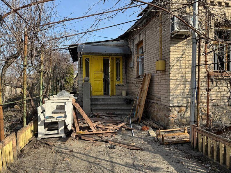 "Бабуся дуже кричала": мешканці Запоріжжя розповіли про російську атаку і її наслідки. Фото і відео