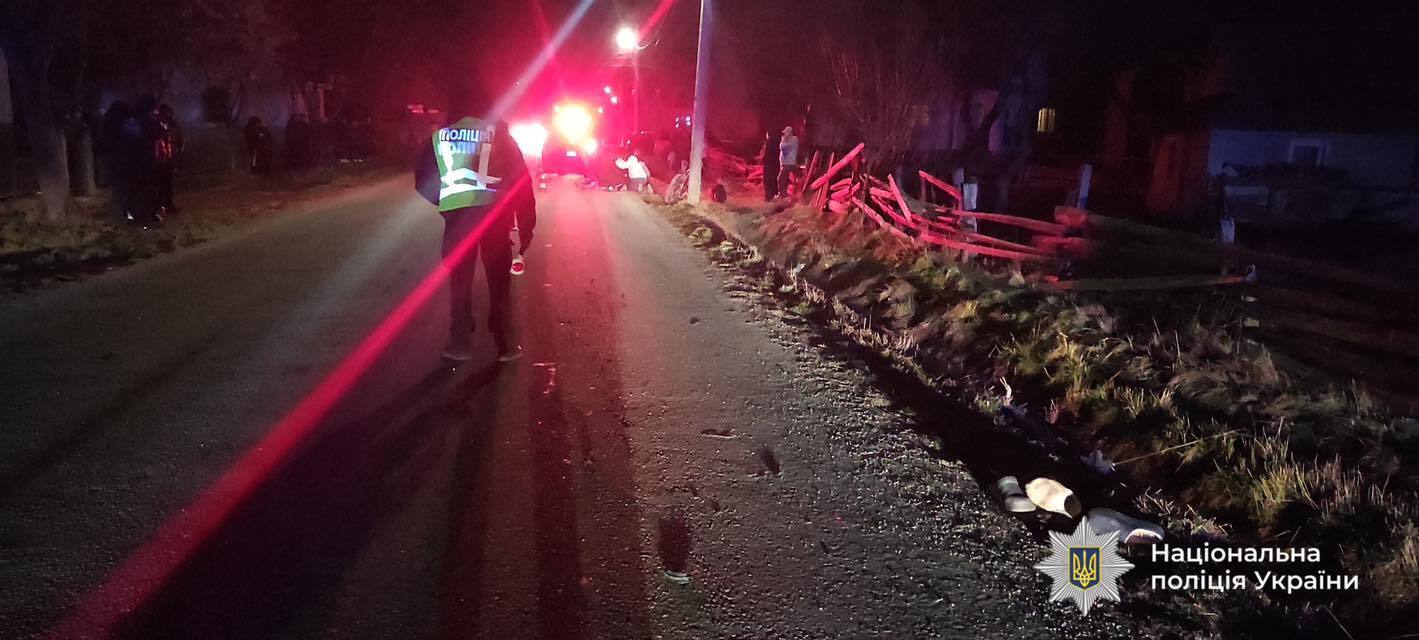 Смертельна ДТП на Прикарпатті: військовий в СЗЧ наїхав на двох дівчат, одна загинула на місці. Фото