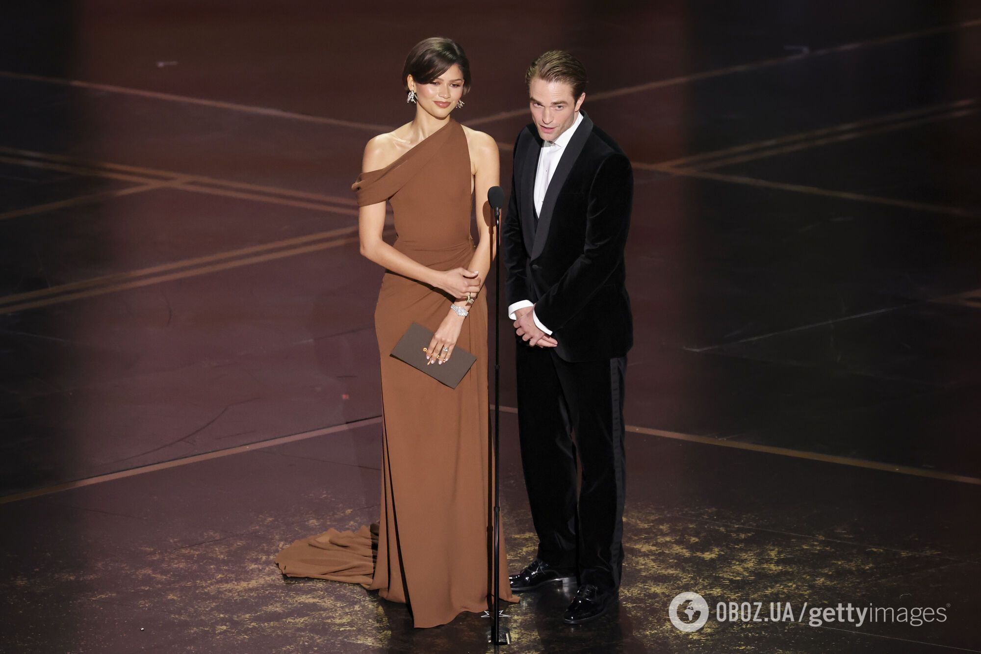 Зендея на тлі чуток про шлюб вийшла на червону доріжку "Оскара" з таємничою обручкою. Фото