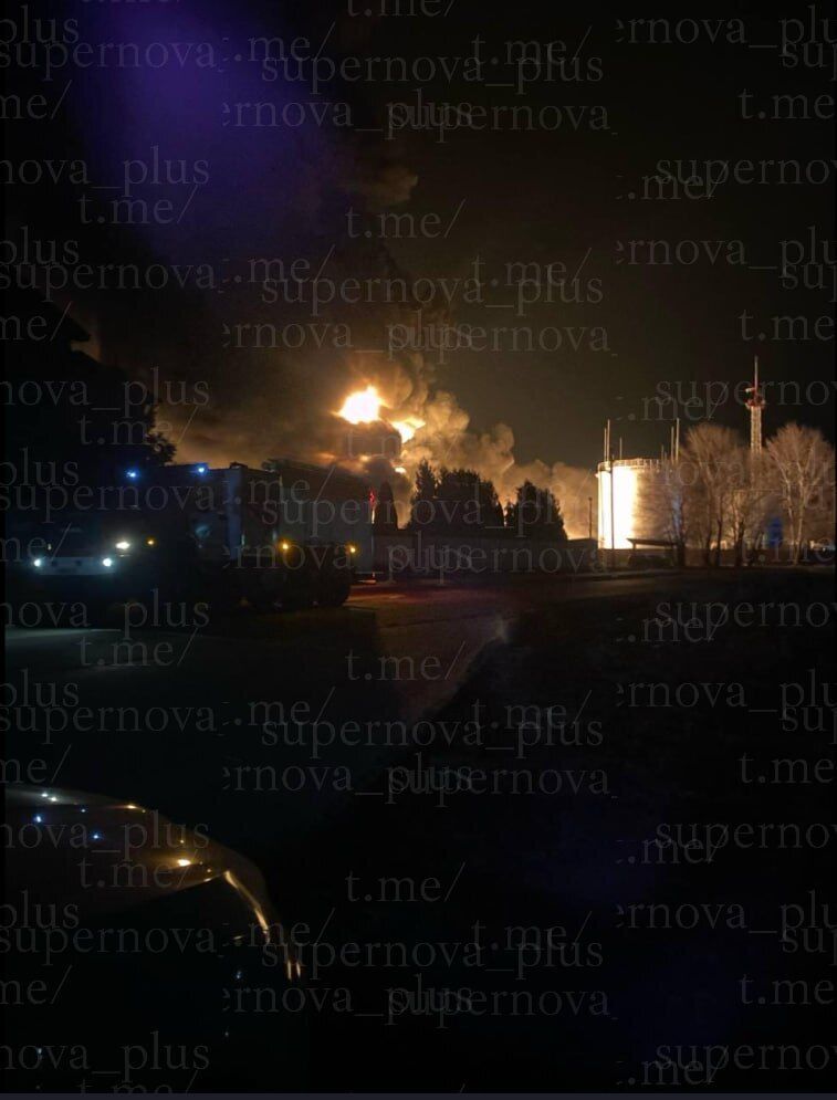 В российском Лабинске атакована нефтебаза: произошел мощный пожар. Фото и видео