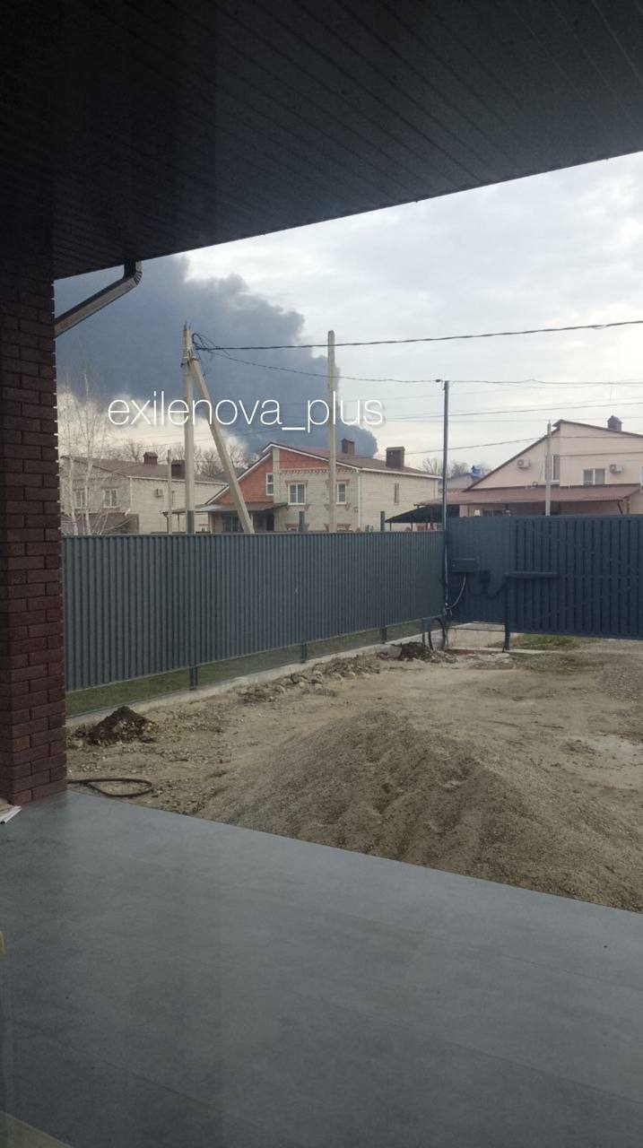 В российском Лабинске атакована нефтебаза: произошел мощный пожар. Фото и видео