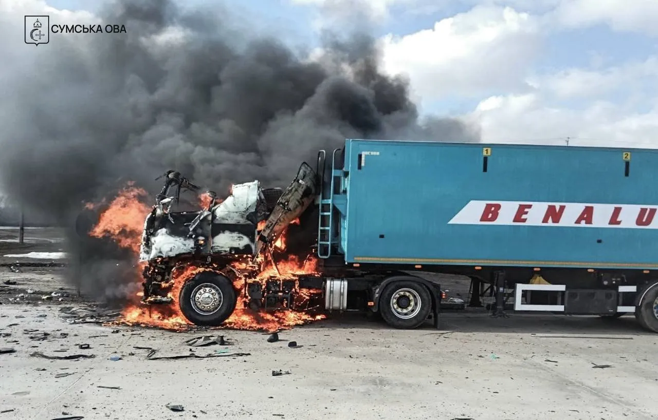 На Сумщине оккупанты прицельно атаковали грузовик, который должен был завантуважитися зерном: погиб водитель. Фото