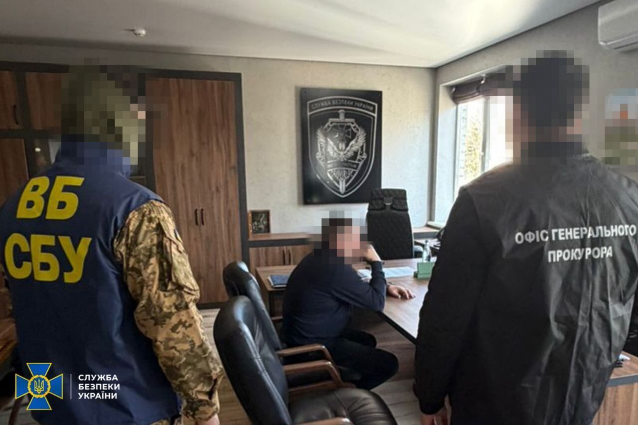 Самоочищення СБУ: двох високопосадовців обласних управлінь викрили на хабарі. Фото