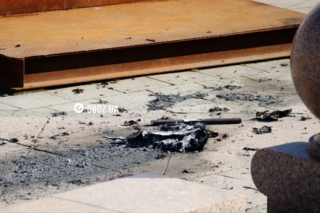 У центрі Києві уламки дрона впали біля Монументу Незалежності. Подробиці фото та відео