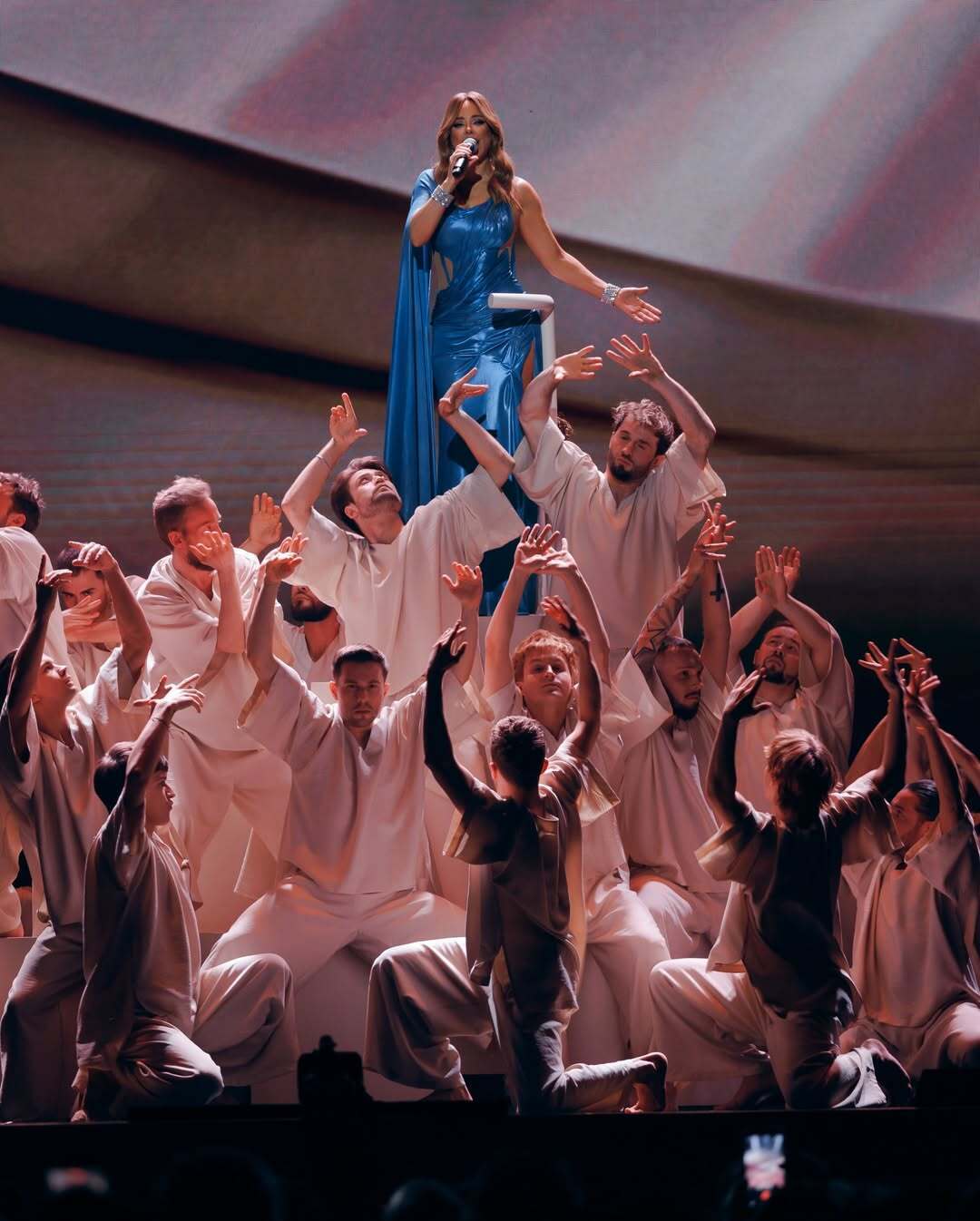 Предательница Ани Лорак получила российскую национальную премию из рук Киркорова и разрыдалась от счастья