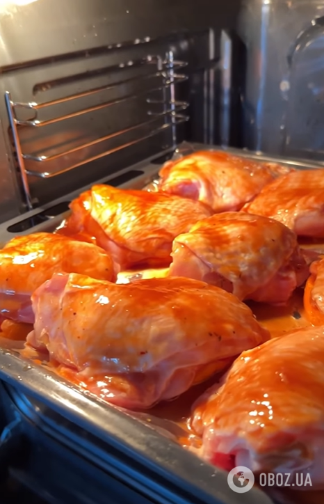 Соковиті курячі стегна з апельсиновим соусом в духовці: ділимось ідеальним рецептом для вечері