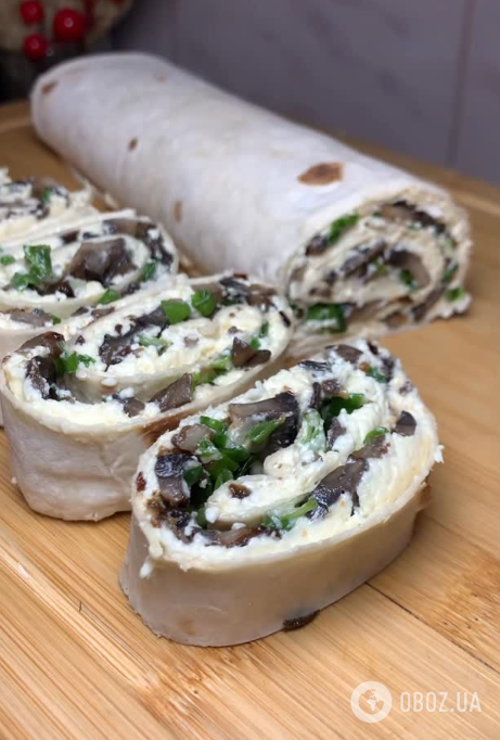 Ситний рулет з лаваша: додайте всередину грибну начинку з сиром