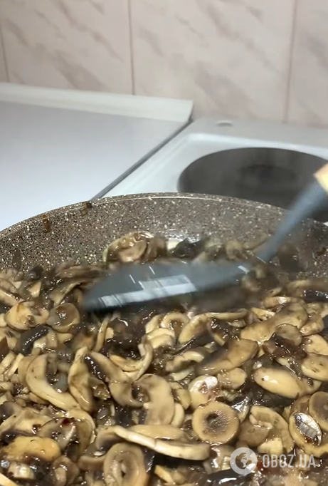 Ситний рулет з лаваша: додайте всередину грибну начинку з сиром