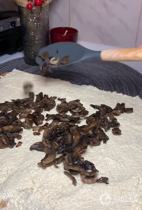 Ситний рулет з лаваша: додайте всередину грибну начинку з сиром