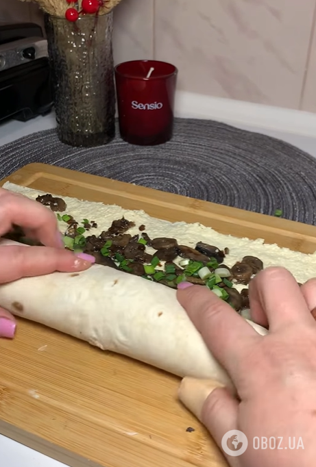 Ситний рулет з лаваша: додайте всередину грибну начинку з сиром
