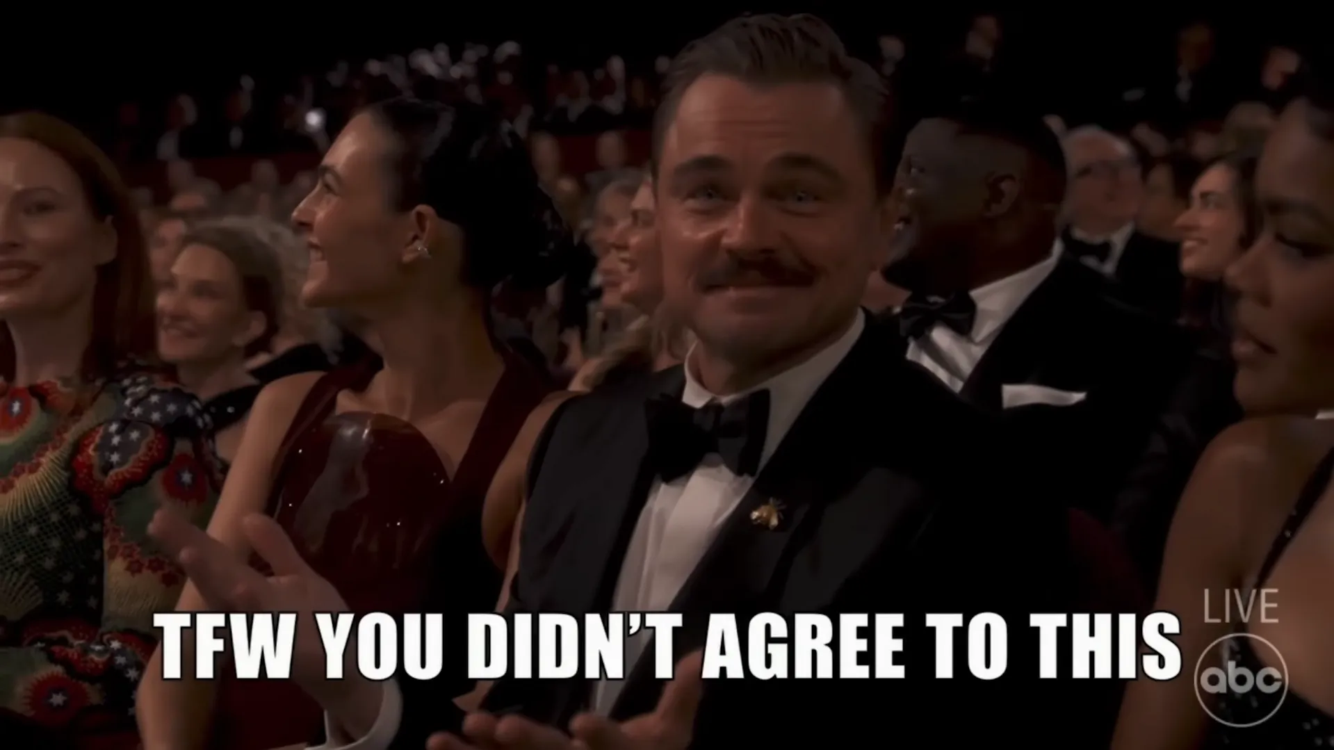 Леонардо Ді Капріо став головною зіркою доріжки "Оскара 2026" через зміни на обличчі та "секретну" супутницю. Фото